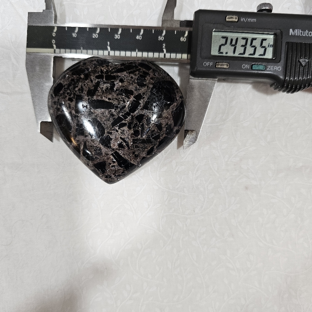 Merlinite Crystal Heart - Picture 4 of 5